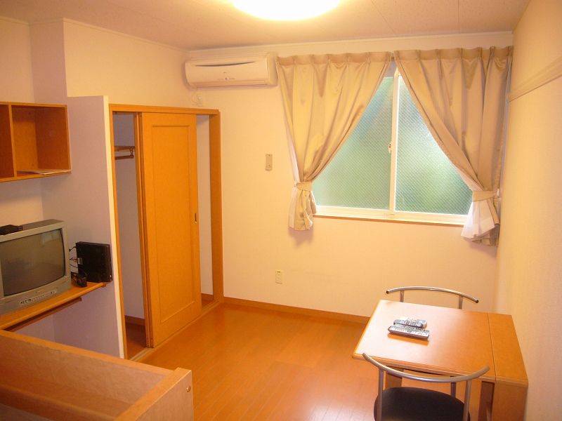 レオパレス馬場 居間