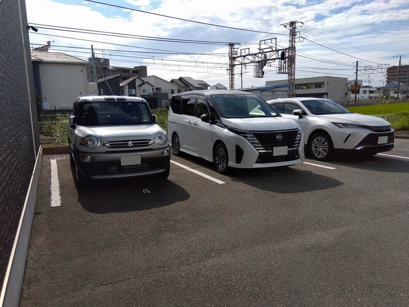 レオネクスト茜 駐車場