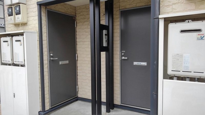 レオパレスくらや 玄関