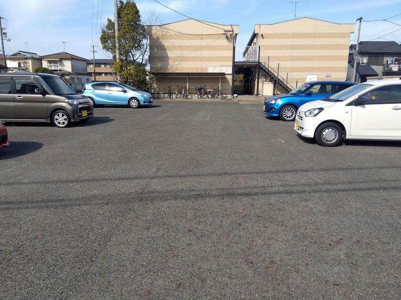 レオパレスエスポワール 駐車場