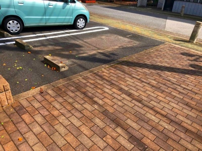 レオパレスアルス中央 駐車場