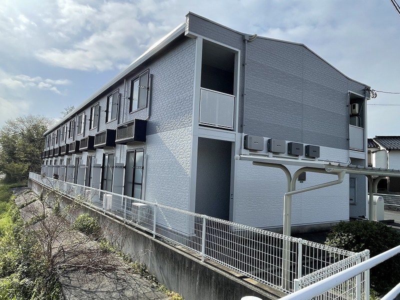 レオパレスメゾンドゥトロッポ 外観