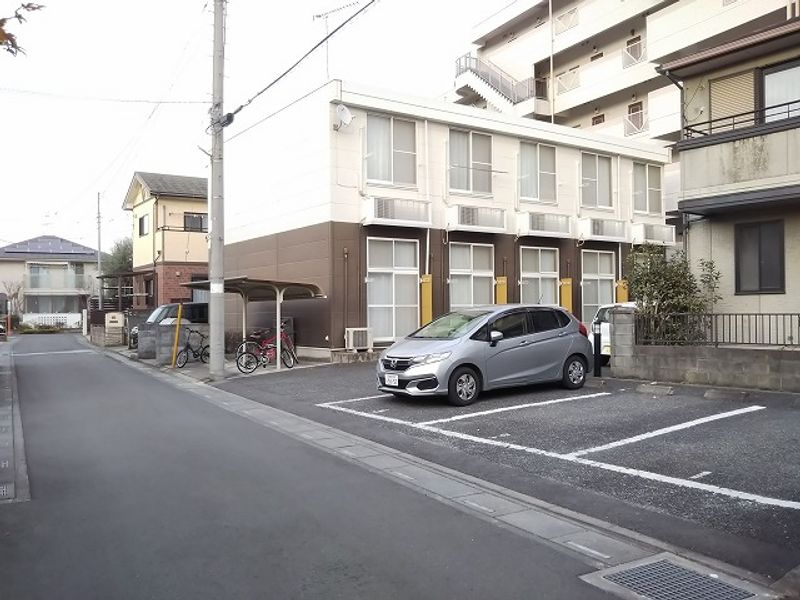 レオパレスエスペラール 駐車場
