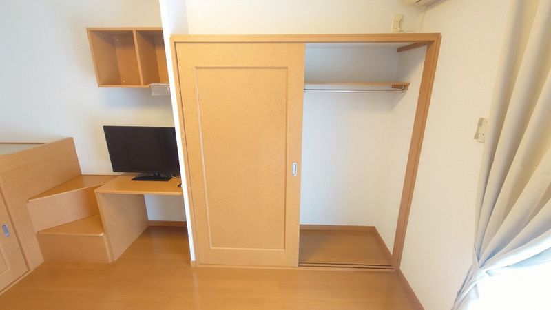 レオパレスたつの 収納