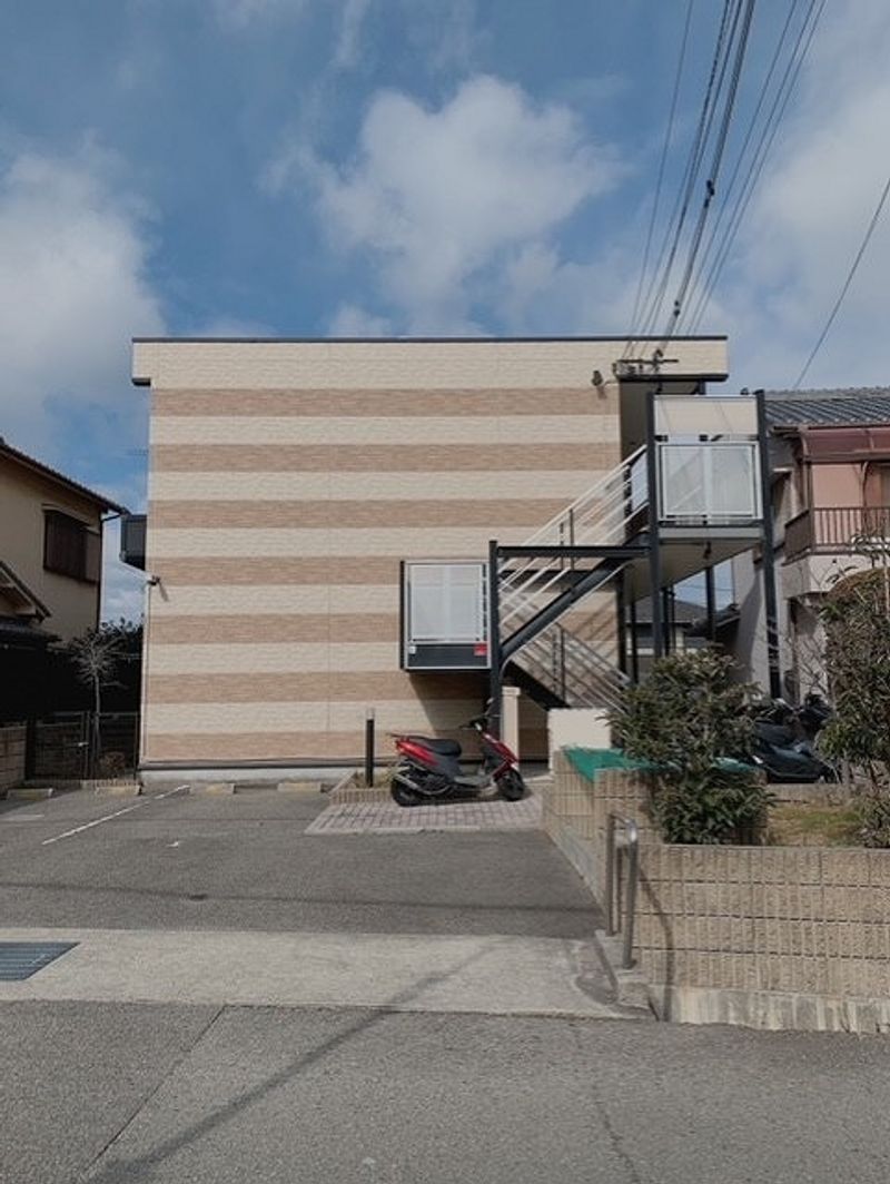 レオパレスフルール エントランス