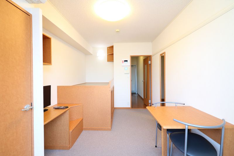 レオパレスカルム長岡京 居間