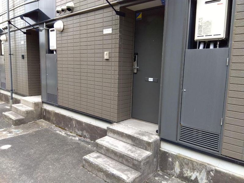 レオパレスＭＩＹＡＳＨＩＴＡ 玄関