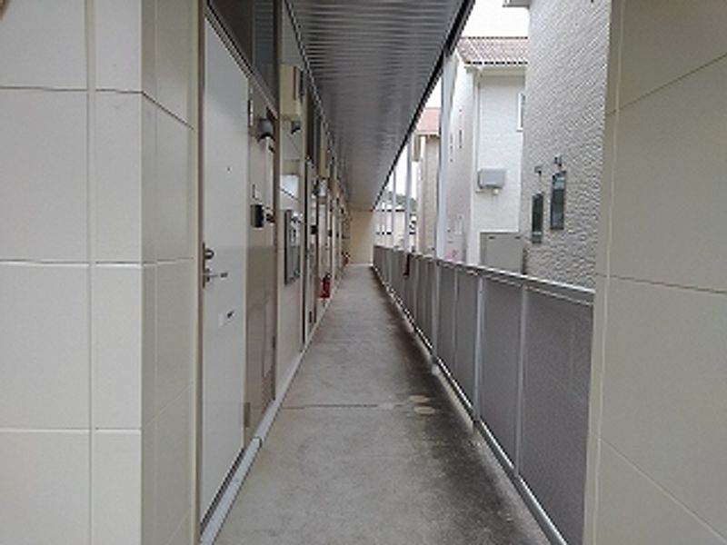 レオパレスラ・セーヌ 玄関
