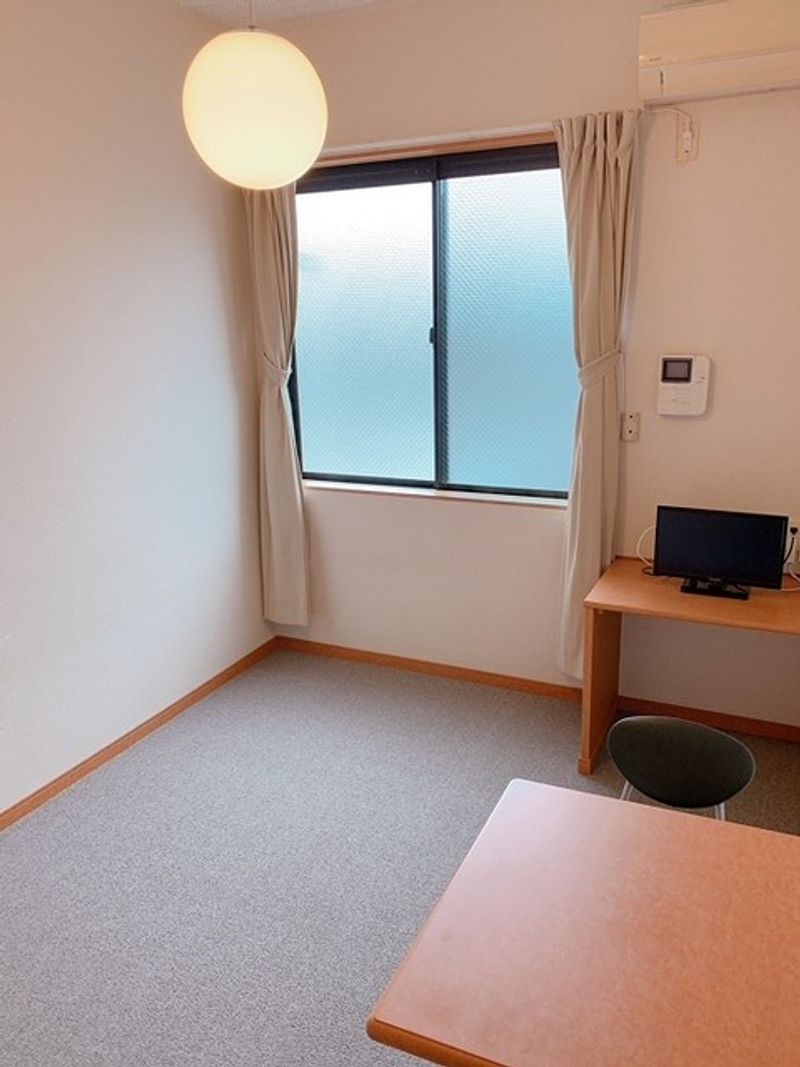 レオパレスシェ　モアⅡ 居間