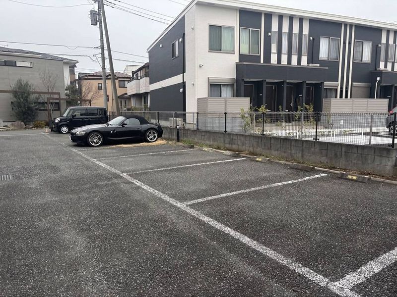 レオパレスウエストゴールド 駐車場