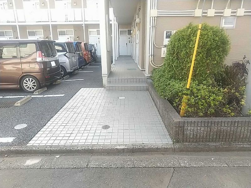 レオパレスサニーサイドＬ エントランス