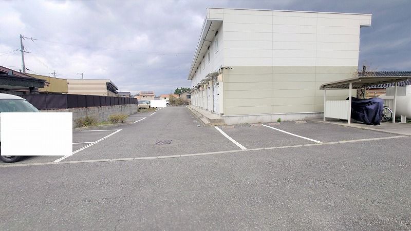 レオパレス八萬屋 駐車場