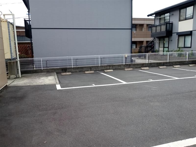 レオパレスマユリカⅢ 駐車場