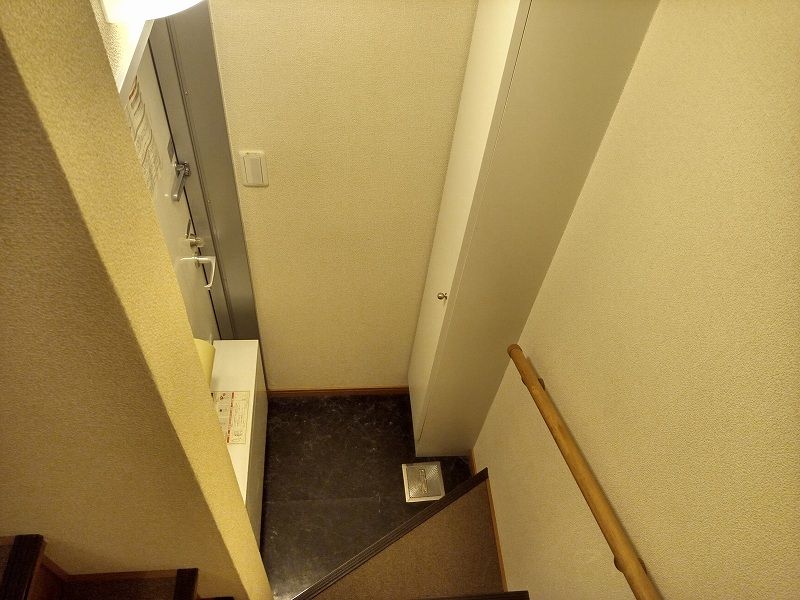 レオパレスまつかぜ 玄関
