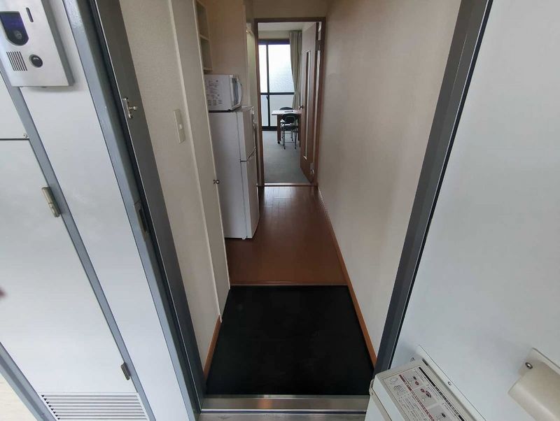 レオパレスメイプルヒルズ 玄関