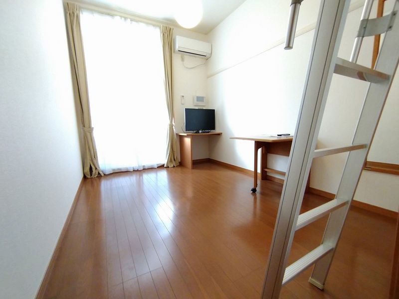 レオパレスＹ・Ｈ２ 居間