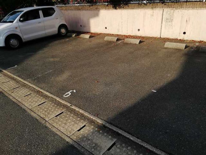 レオパレスマウンド 駐車場