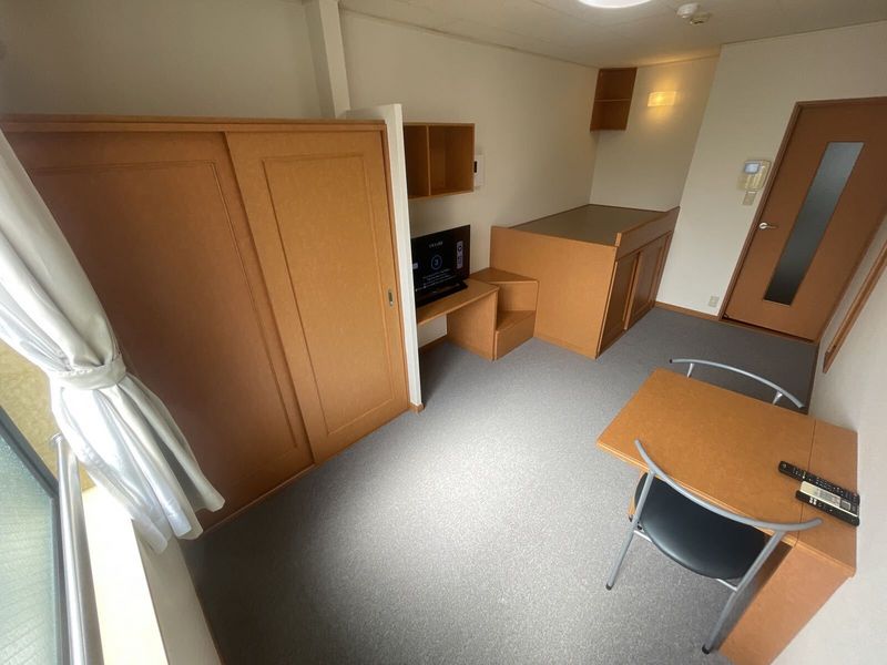 レオパレスルシェルブル金岡 居間