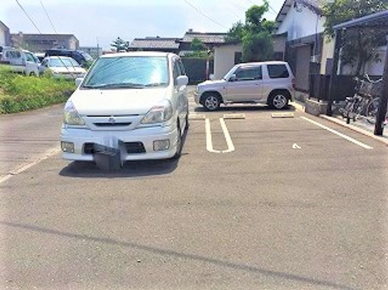 レオネクストコンフォール 駐車場