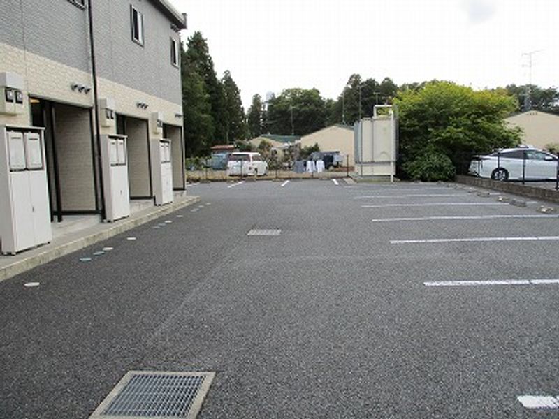 レオパレスクサカワＡ 駐車場
