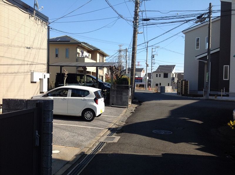 レオパレスフローラ海神 駐車場