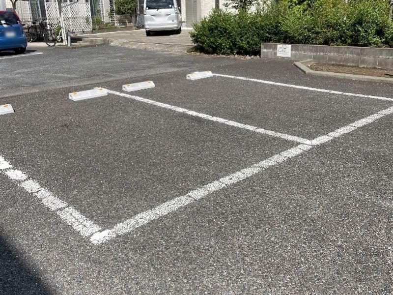 レオパレスはぴしも 駐車場