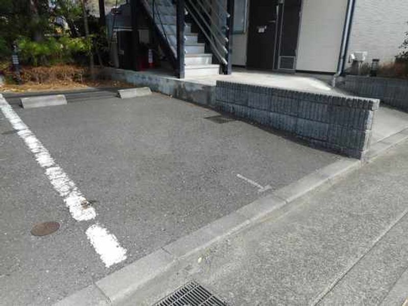 レオパレス常盤 駐車場