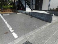 レオパレス常盤 駐車場