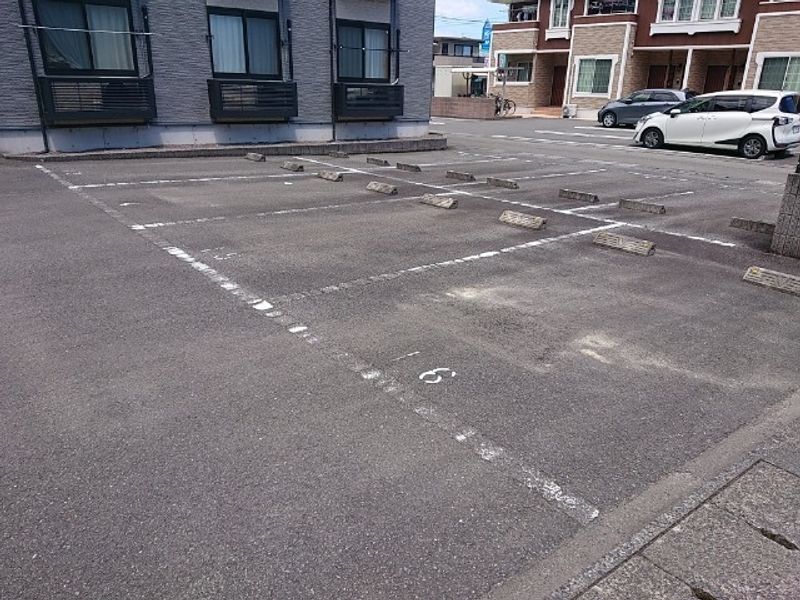 レオパレスきぼう 駐車場