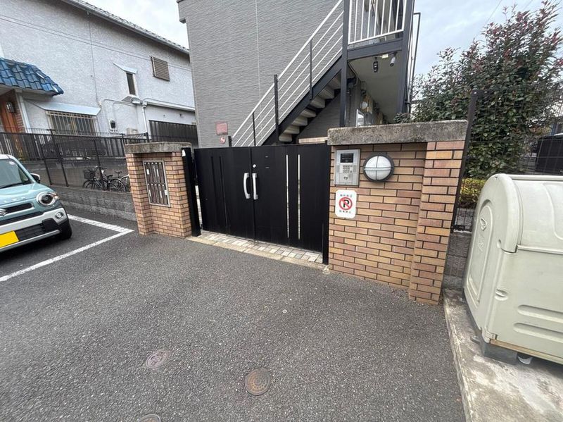 leopalace Emu Esu Kei II Entrance