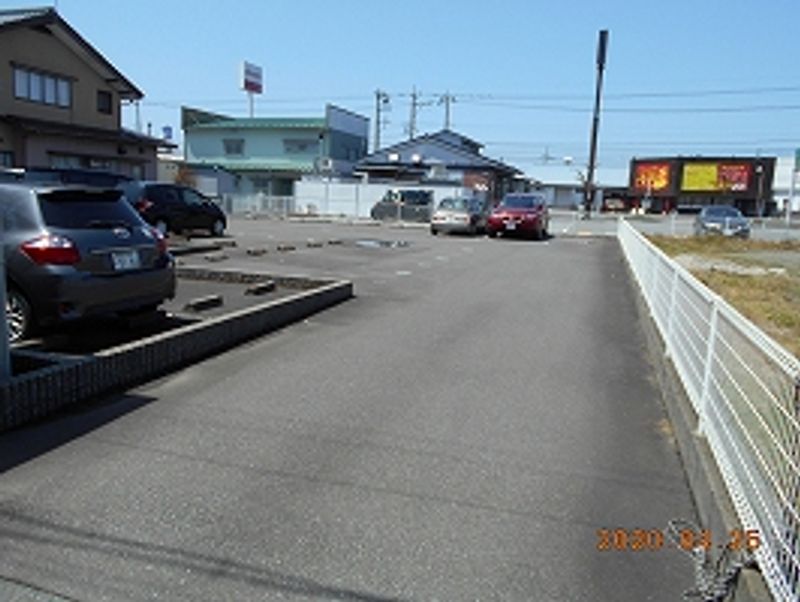 レオパレスルミナリエ 駐車場