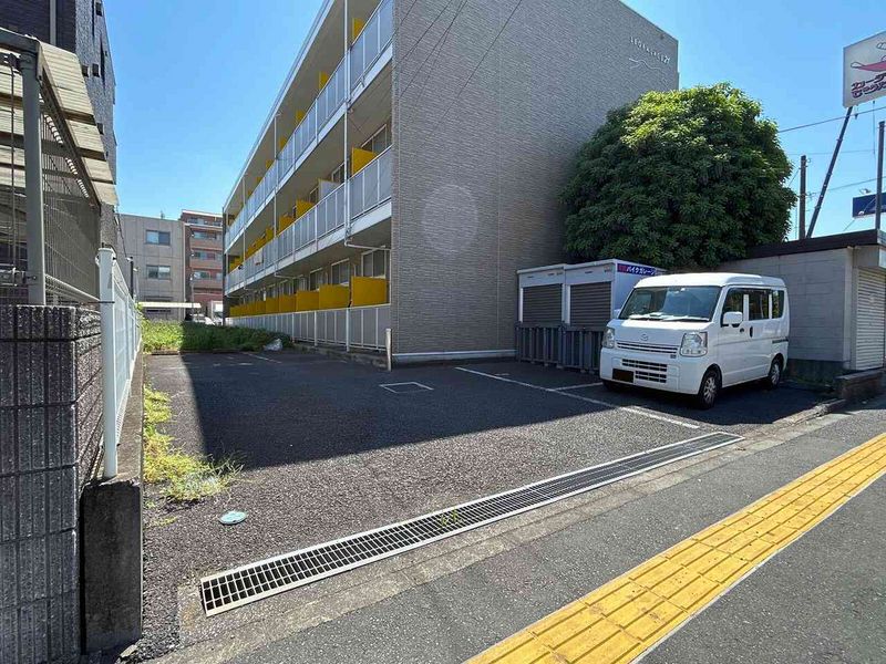 レオパレスサンファーム 駐車場
