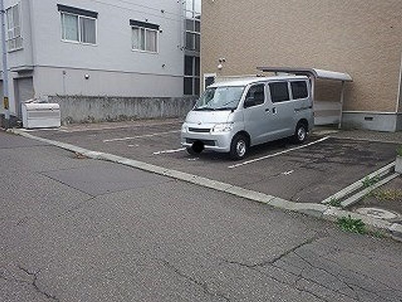 レオパレス青雲 駐車場
