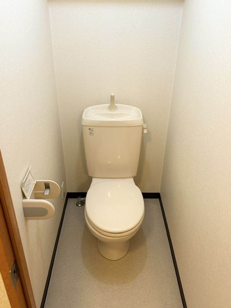 レオパレスＦｌａｔ新栄 トイレ