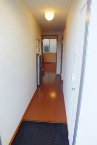 レオパレスミレオ 玄関