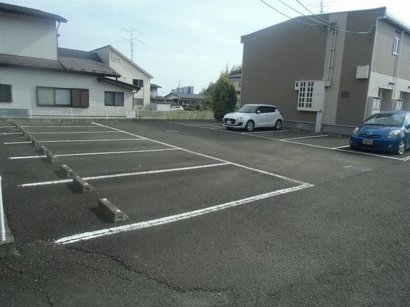 レオパレスサンシャイン大前 駐車場