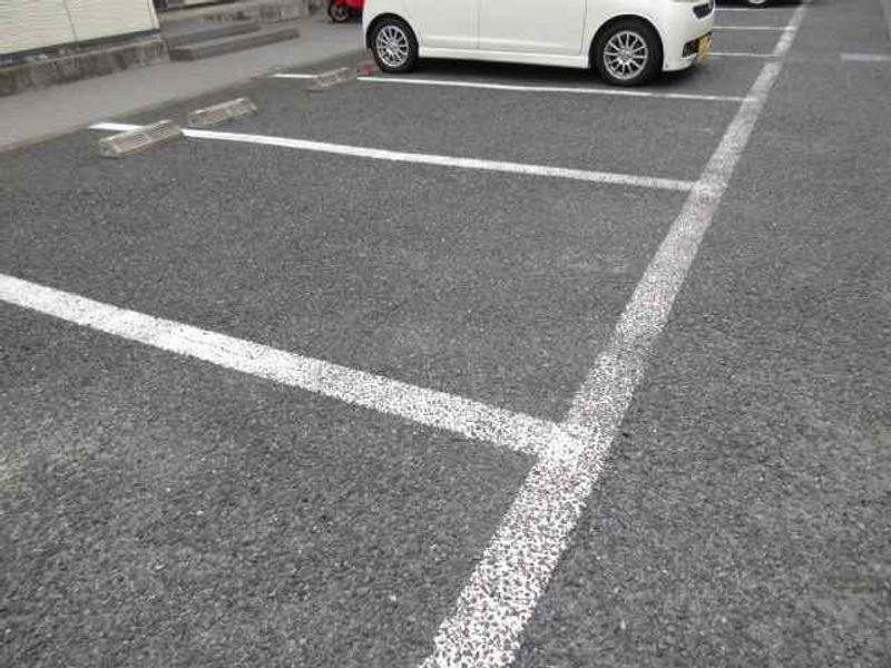 レオパレスｍａｈａｌｏ 駐車場