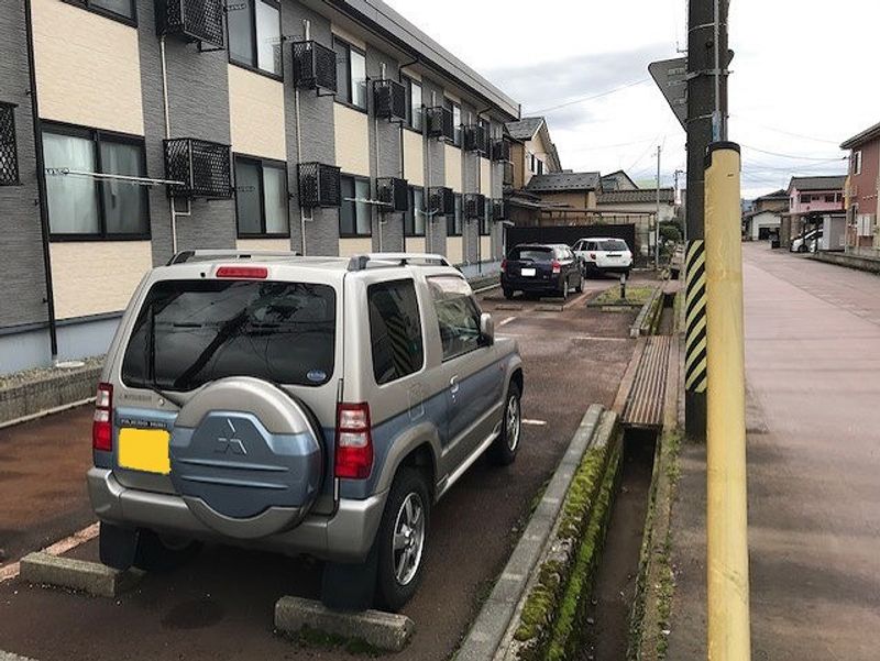 レオパレス夢 駐車場