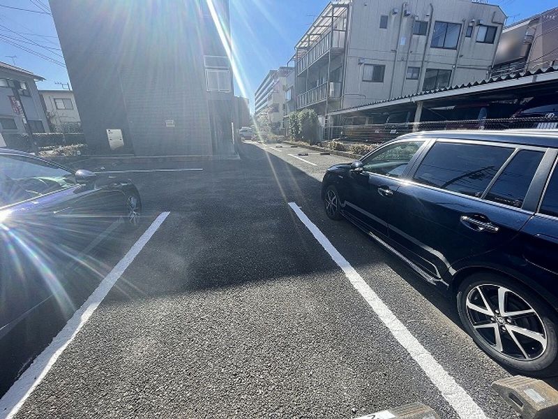 レオパレスＮＩＳＨＩＧＡＩⅡ 駐車場