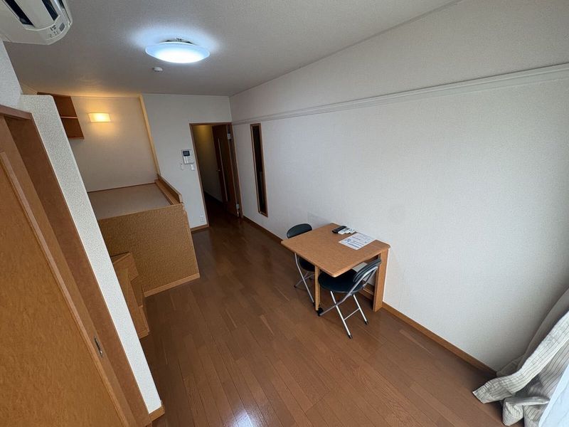 レオパレスメゾンエトワール 居間