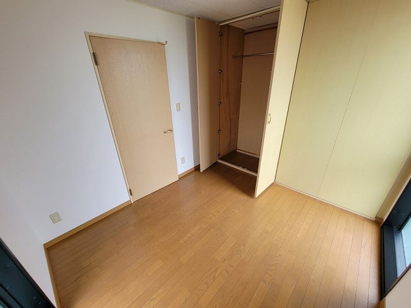 レオパレス東 収納