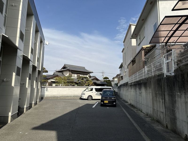 leopalace Claire J・K Parking lot