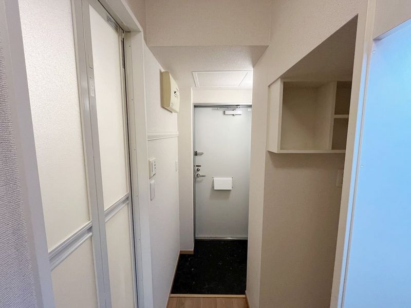 レオパレストウメイ 玄関