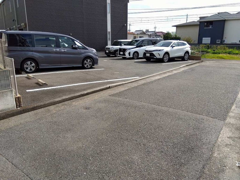 レオネクスト茜 駐車場