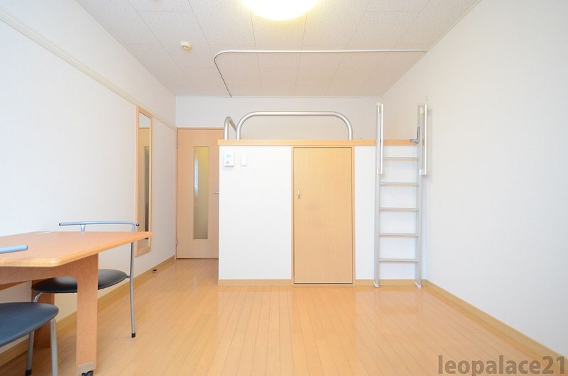 レオネクストフェリチタ　美崎 居間