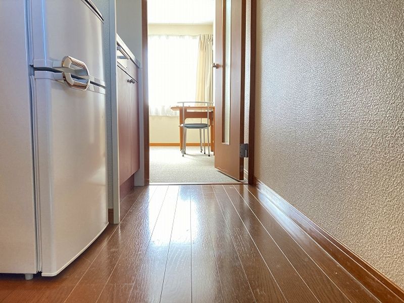 レオパレスファルファッレ 玄関