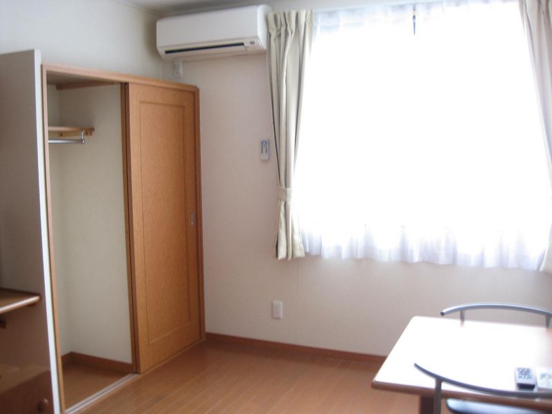 レオパレスタウンコート 居間