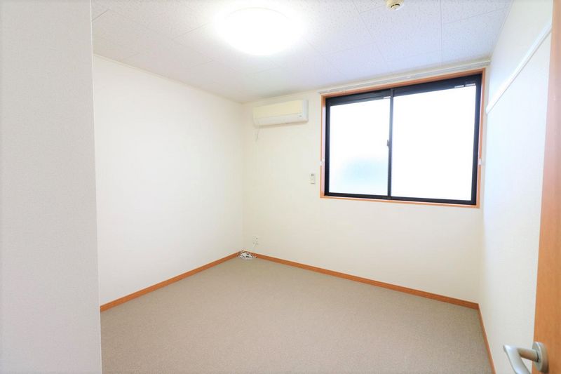 レオパレス七本松 居間