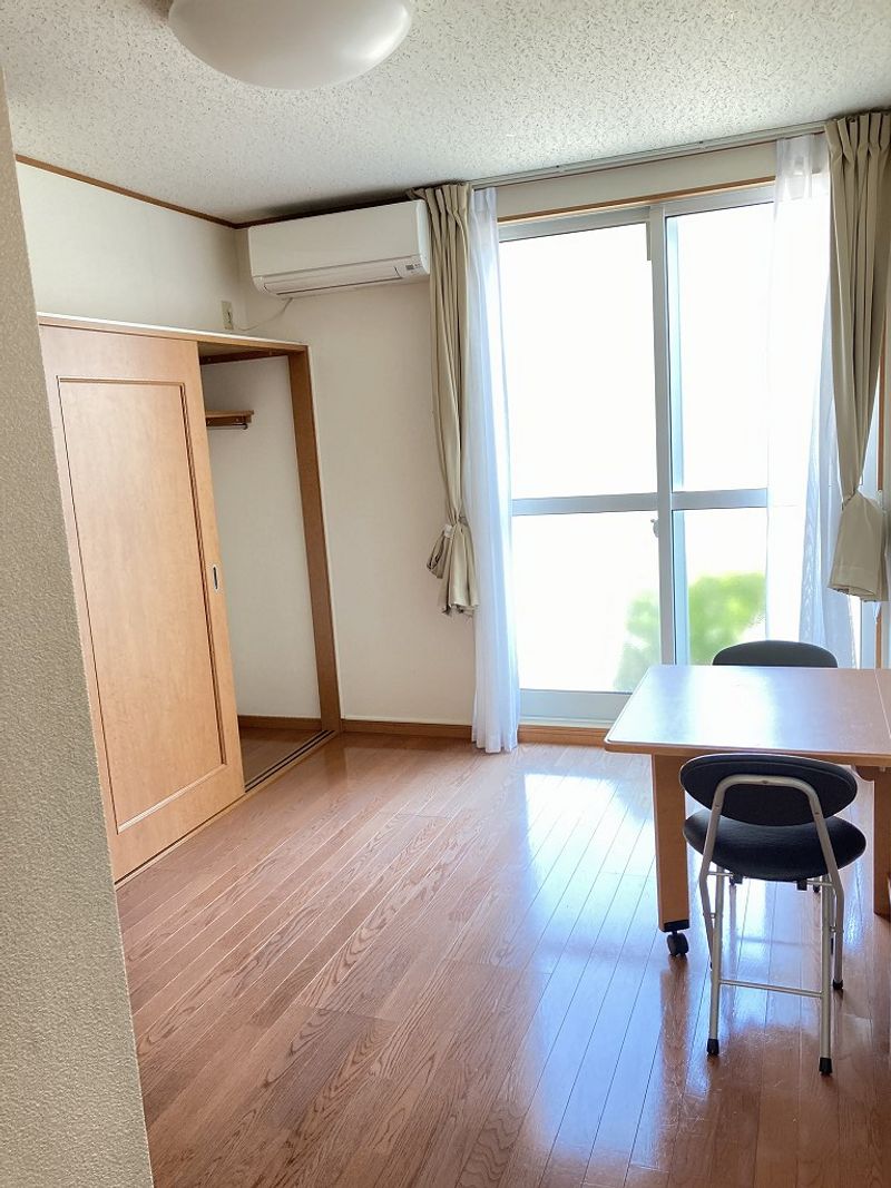 レオパレスルミエール 居間