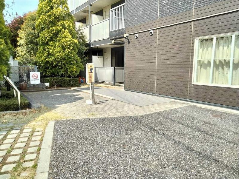 レオパレスＫウッズⅡ エントランス